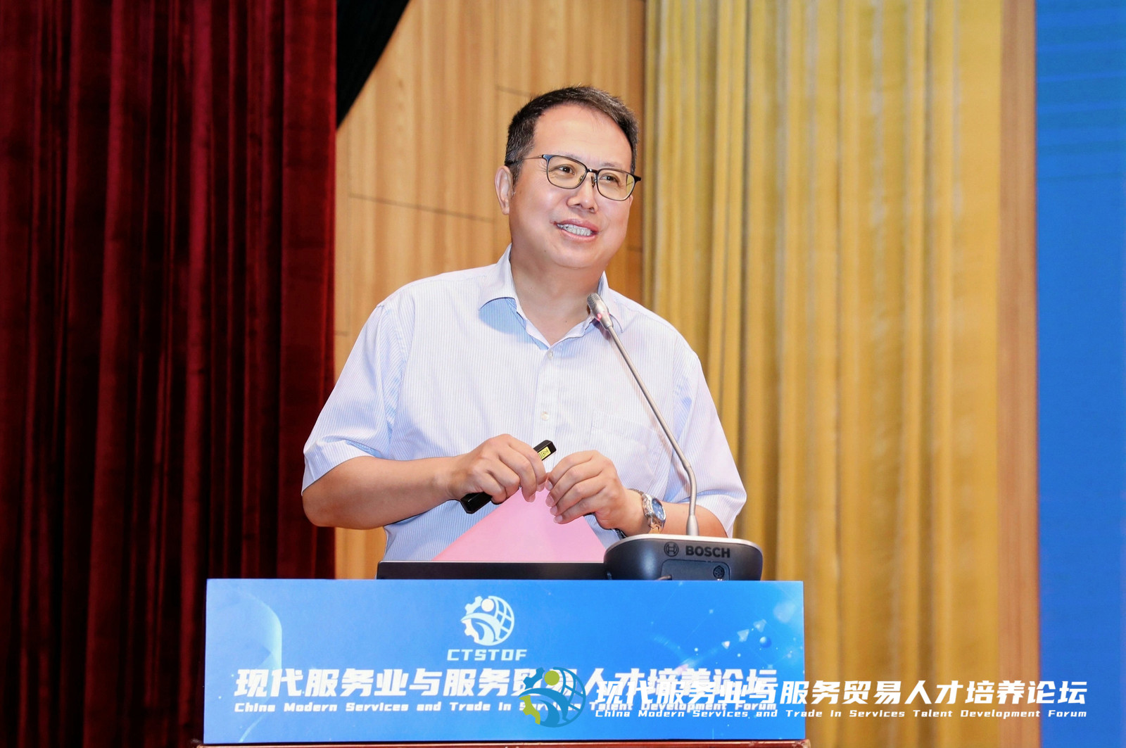 景贵飞.jpg